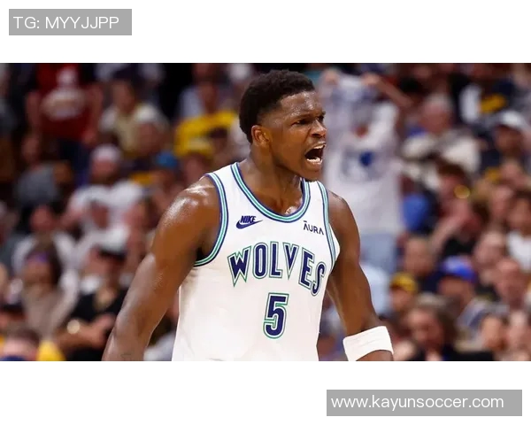 爱德华兹上半场表现分析5中3罚球全中贡献12分失误频繁正负值惨淡 爱德华兹上半场表现分析5中3罚球全中贡献12分失误频繁正负值惨淡