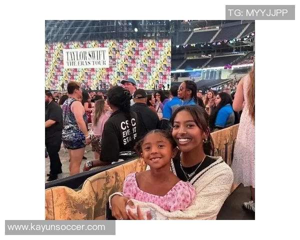 科比大女儿闪耀奢华时尚秀场引领潮流风尚成为各大品牌宠儿 科比大女儿闪耀奢华时尚秀场引领潮流风尚成为各大品牌宠儿