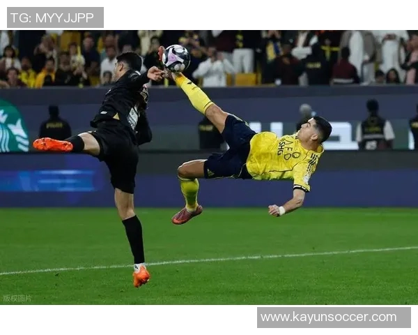 菲利克斯精彩推射破门后手球庆祝引发热议