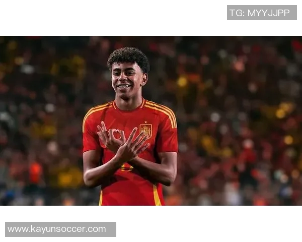 奇妙缘分重现巴黎小将恩贾恩图与亚马尔曾在U10赛场相遇