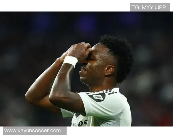 阿苏埃单刀突入禁区遭侵犯裁判未判点球引发强烈不满