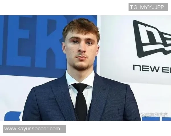 弗拉格在比赛中表现出色成为历史第二年轻的15分5板5助球员仅次于詹姆斯 弗拉格在比赛中表现出色成为历史第二年轻的15分5板5助球员仅次于詹姆斯