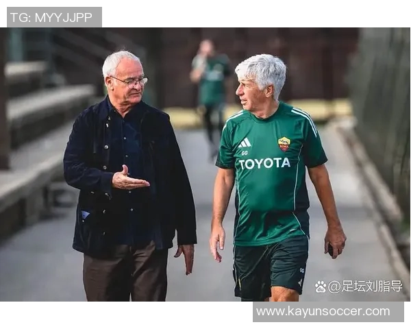 瓜帅赛后与主裁亲切交流竖起大拇指表达赞赏与尊重