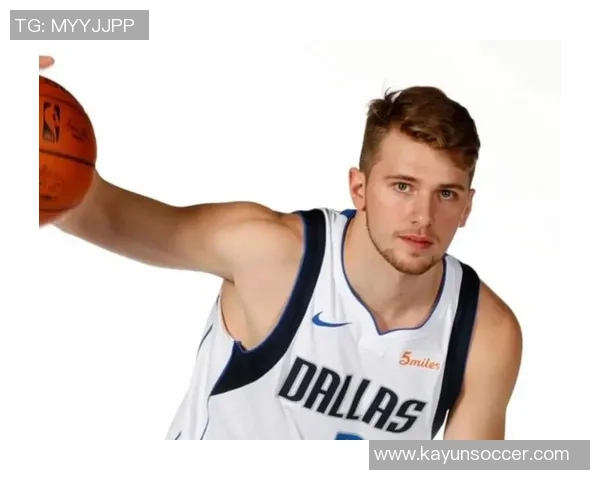 东契奇上半场表现抢眼8投4中斩获16分并贡献4篮板7助攻1抢断1盖帽 东契奇上半场表现抢眼8投4中斩获16分并贡献4篮板7助攻1抢断1盖帽