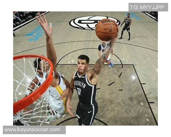 小波特半场火力全开11投7中砍下21分2篮板3助攻单节得分均上双